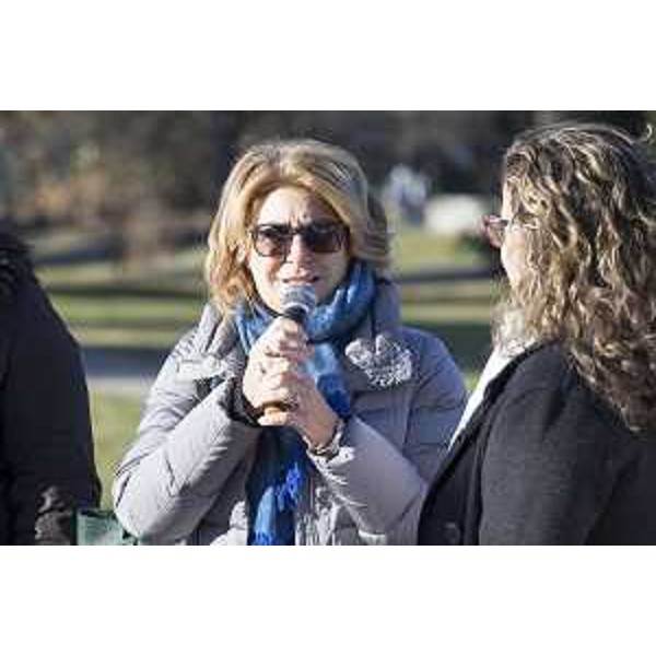 Maria Sandra Telesca (Assessore regionale Salute, Integrazione socio-sanitaria, Politiche sociali e Famiglia) alla partenza della camminata "CamminAndos insieme" - Udine 17/12/2017 (Foto Bressanutti)