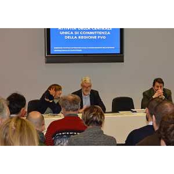 Paolo Panontin (Assessore regionale Autonomie locali e Coordinamento Riforme, Comparto unico, Sistemi informativi, Caccia e Risorse ittiche, delegato Protezione civile) durante l'incontro tra i responsabili della Centrale unica della committenza e le categorie produttive del FVG - Udine 18/12/2018