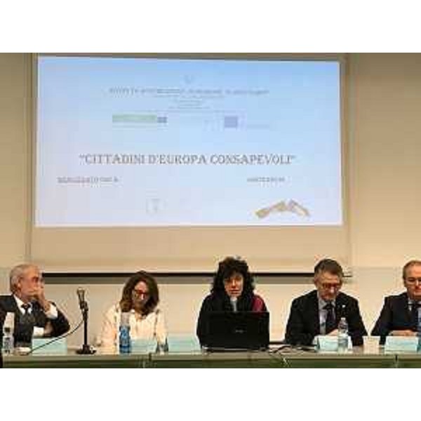 Loredana Panariti (Assessore regionale Lavoro, Formazione, Istruzione, Pari Opportunità, Politiche giovanili, Ricerca e Università) alla presentazione del progetto "Cittadini d'Europa consapevoli" - San Vito al Tagliamento 19/12/2017