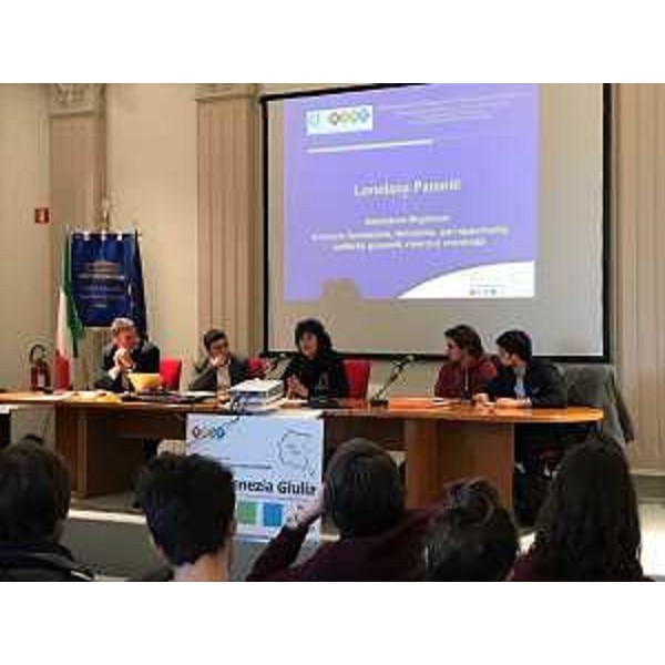 Loredana Panariti (Assessore regionale Lavoro, Formazione, Istruzione, Pari Opportunità, Politiche giovanili, Ricerca e Università) alla riunione plenaria delle Consulte provinciali degli studenti del Friuli Venezia Giulia - Udine 20/12/2017