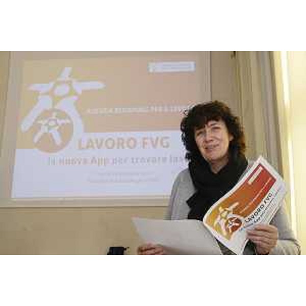 Loredana Panariti (Assessore regionale Lavoro, Formazione, Istruzione, Pari Opportunità, Politiche giovanili, Ricerca e Università) presenta la App mobile "Lavoro FVG" - Trieste 21/12/2017