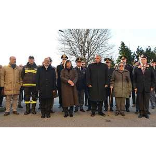 Debora Serracchiani (Presidente Regione Friuli Venezia Giulia) alla commemorazione della "strage di Natale" del 23 dicembre 1998 (tre poliziotti - Adriano Ruttar, Paolo Cragnolino e Guido Zanier - furono vittime di una bomba appesa alla serranda di un negozio), in viale Ungheria - 23/12/2017 Udine (Foto Turco Massimo - Agenzia Petrussi)