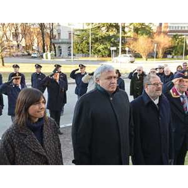 Debora Serracchiani (Presidente Regione Friuli Venezia Giulia) alla commemorazione della "strage di Natale" del 23 dicembre 1998 (tre poliziotti - Adriano Ruttar, Paolo Cragnolino e Guido Zanier - furono vittime di una bomba appesa alla serranda di un negozio), in viale Ungheria - 23/12/2017 Udine (Foto Turco Massimo - Agenzia Petrussi)