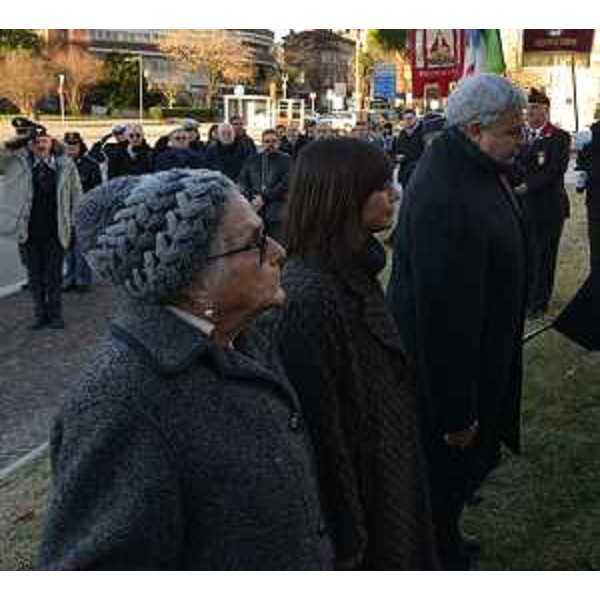 Debora Serracchiani (Presidente Regione Friuli Venezia Giulia) alla commemorazione della "strage di Natale" del 23 dicembre 1998 (tre poliziotti - Adriano Ruttar, Paolo Cragnolino e Guido Zanier - furono vittime di una bomba appesa alla serranda di un negozio), in viale Ungheria - 23/12/2017 Udine (Foto Turco Massimo - Agenzia Petrussi)