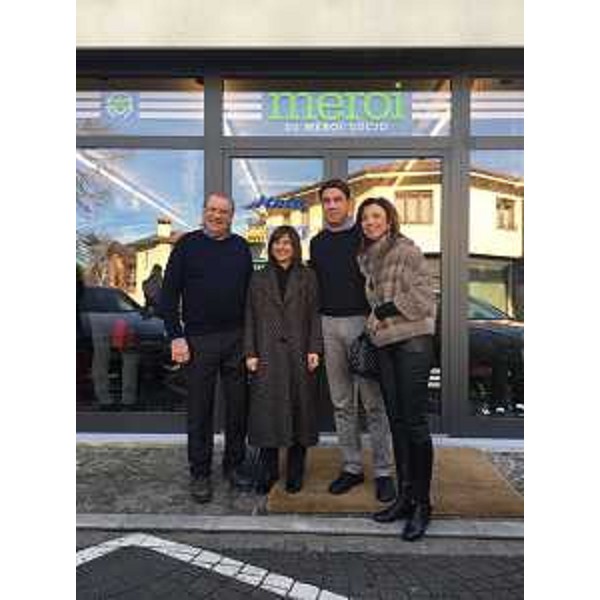 Debora Serracchiani (Presidente Regione Friuli Venezia Giulia) tra Aldo e Filippo Meroi (Titolari Ferramenta Meroi) nel 65° anniversario della ditta Meroi - Buttrio 23/12/2017