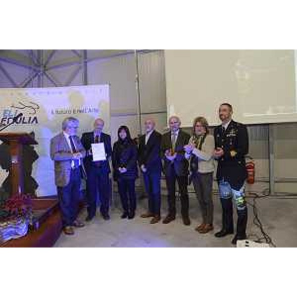 Debora Serracchiani (Presidente Regione Friuli Venezia Giulia) e Maria Sandra Telesca (Assessore regionale Salute, Integrazione socio-sanitaria, Politiche sociali e Famiglia) all'Eliporto FVG di Camporformido - 22/12/2017