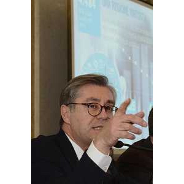 Francesco Peroni (Assessore regionale Finanze, Patrimonio, Coordinamento e Programmazione Politiche economiche e comunitarie) nel corso della conferenza stampa di fine anno - Trieste 22/12/2017