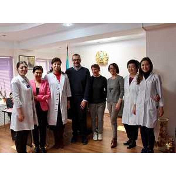Dilyara Kaidarova (Direttore generale KazIOR), Mirco Santini (Direttore medico IRCCS-CRO), Mariagrazia Michieli (Direttore Programna Trapianti Cellule staminali ematopoietiche IRCCS-CRO) e Cristina Durante (Responsabile Qualità Programma Trapianti cellule ematopoietiche IRCCS-CRO) - Almaty 30/11/2017 (Foto IRCCS CRO Aviano)