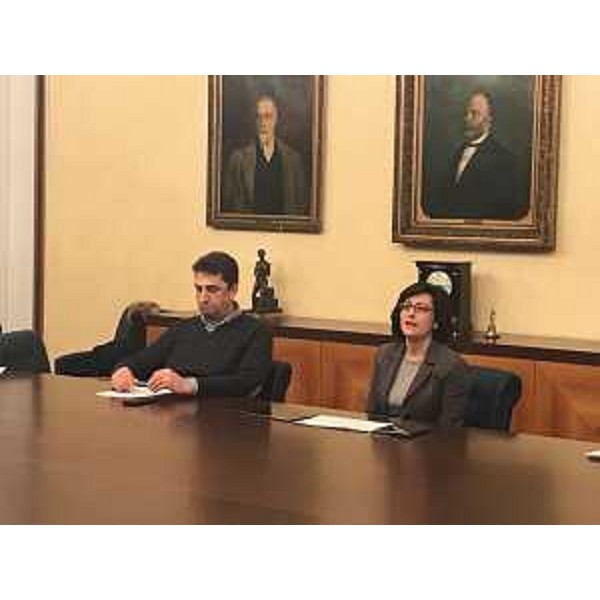 L'assessore regionale all'Ambiente ed Energia, Sara Vito, illustra al presidente della Camera di Commercio Venezia Giulia, Antonio Paoletti, e alle categorie economiche l'attività dello sportello Informimpresa dell'Arpa - Gorizia 06/03/2018