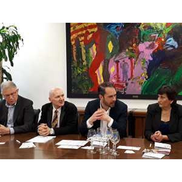 Valter Pezzarini (presidente del Consiglio direttivo regionale Proloco FVG), Marino Zanchetta (presidente della Proloco di Bertiolo), Cristiano Shaurli (assessore regionale alle Risorse agricole) ed Eleonora Viscardis (sindaco di Bertiolo) alla presentazione nella sede della Regione della 69ma Festa del vino di Bertiolo - Udine 07/03/2018