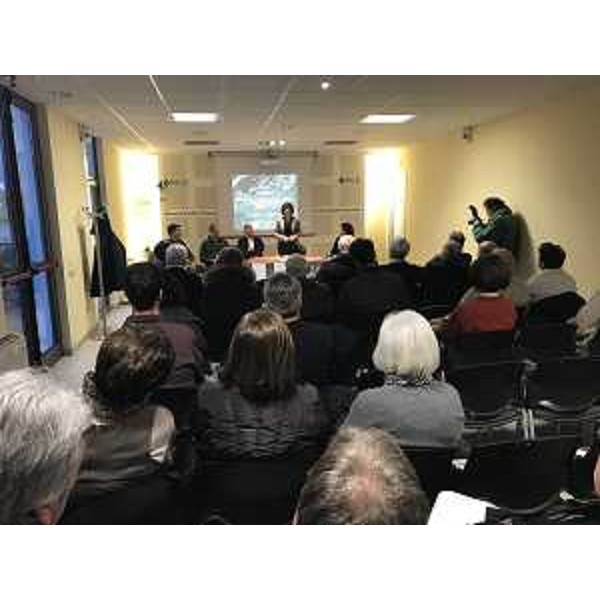 L’assessore regionale all’Ambiente, Sara Vito, con il sindaco di Savogna d’Isonzo, Alenka Florenin, il direttore generale di Irisacqua, Paolo Lanari, ed i progettisti della società, alla presentazione del progetto di realizzazione del sistema fognario sul territorio comunale - Savogna d’Isonzo 12/03/2018