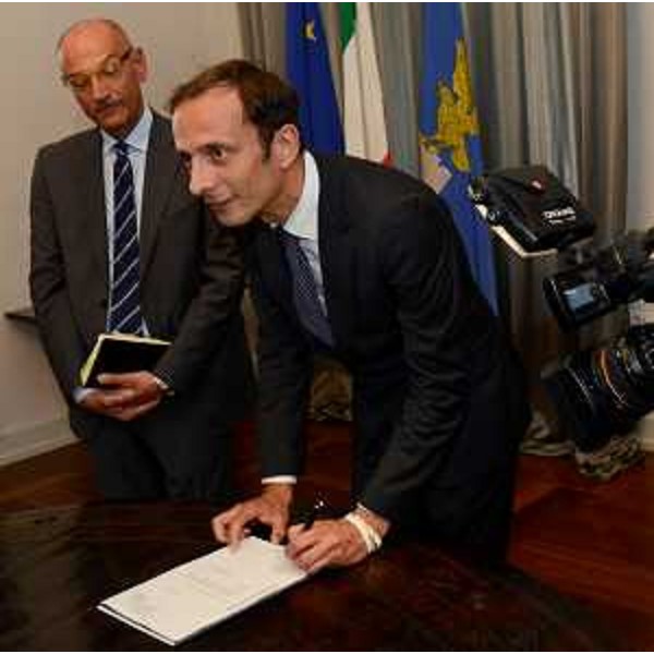  Il nuovo presidente della Regione FVG, Massimiliano Fedriga, firma il decreto di nomina - Trieste 03/05/2018