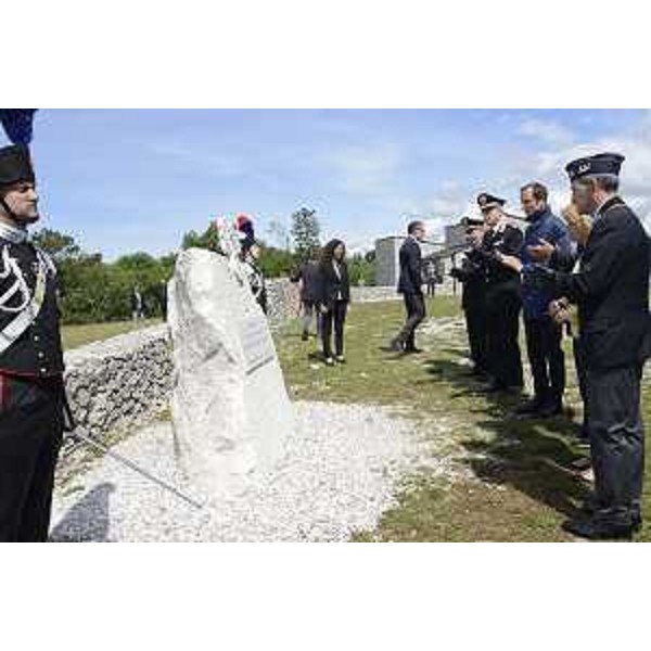 Il governatore del Friuli Venezia Giulia, Massimiliano Fedriga, e il comandante generale dell'Arma dei Carabinieri, Giovanni Nistri, alla cerimonia di inaugurazione, alla Foiba di Basovizza, del cippo in memoria dei Carabinieri infoibati, scomparsi e soppressi 