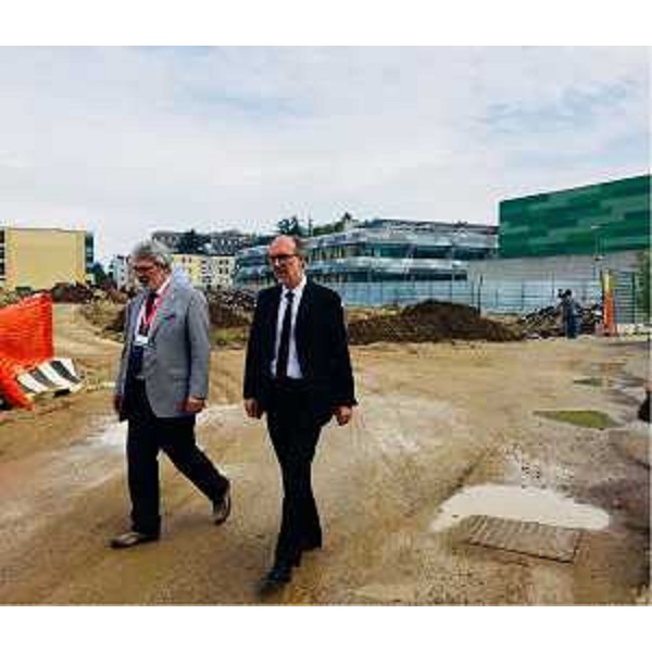 Accompagnato dal direttore generale dell'Azienda sanitaria universitaria integrata di Udine, Maurizio Delendi, il vicepresidente della Regione e assessore alla Salute e Politiche sociali, Riccardo Riccardi, ha compiuto un sopralluogo al cantiere del terzo e quarto lotto del nuovo ospedale del Capoluogo friulano - Udine 29/05/2018 