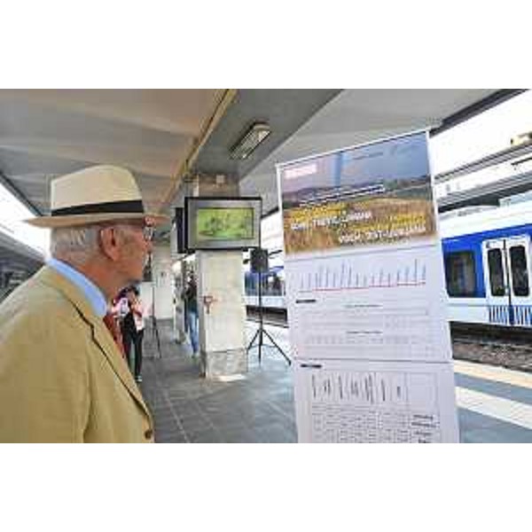 Il pannello che indica l’avvio del nuovo servizio ferroviario Friuli Venezia Giulia - Slovenia