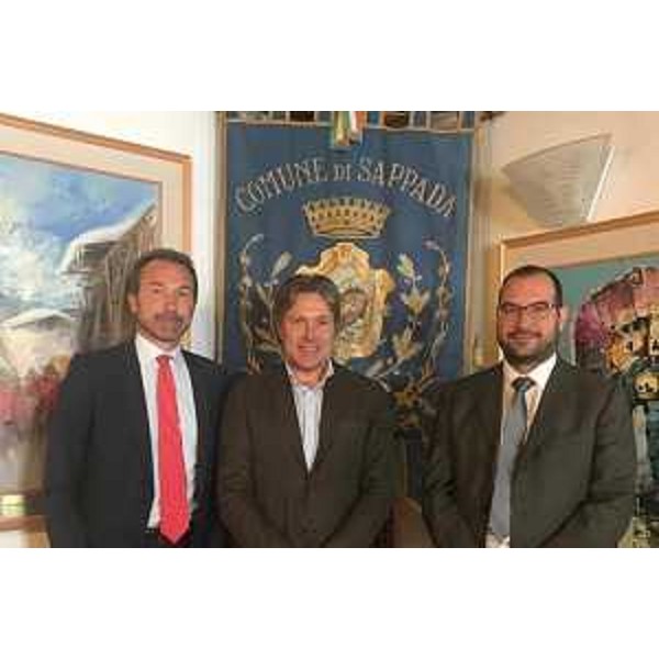 L’assessore regionale al Turismo, Sergio Emidio Bini (al centro) con il direttore generale di PromoturismoFvg, Lucio Gomiero (a sx) e il sindaco di Sappada Manuel Piller Hoffer (a dx).