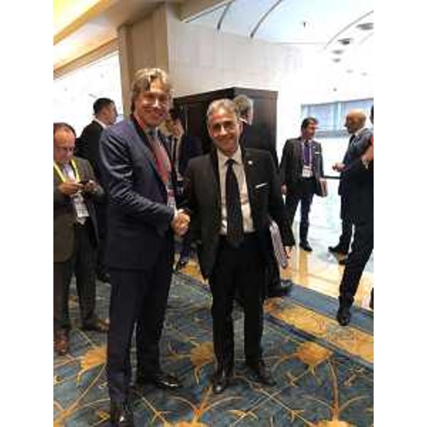 L'assessore regionale alle Attività produttive, Sergio Emidio Bini, con l'ambasciatore italiano Francesco Sequi a Chengdu, in Cina, in occasione della Western China International Fair (Wcif)