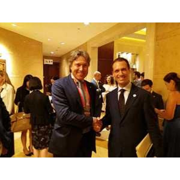 L'assessore regionale alle Attività produttive, Sergio Emidio Bini, con il console generale Filippo Umberto Nicosia a Chengdu, in Cina, in occasione della Western China International Fair (Wcif)