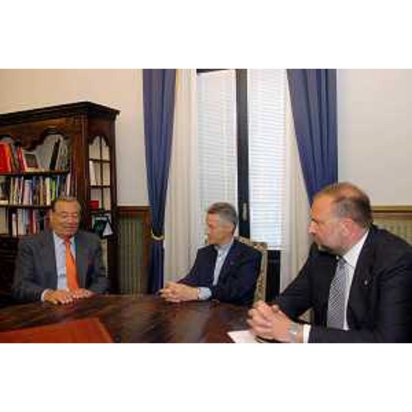 Riccardo Illy (Presidente Regione Friuli Venezia Giulia) e Roberto Cosolini (Assessore Regionale al lavoro, formazione, università e ricerca) incontrano Corrado Antonini (nuovo presidente di Assindustria) (Trieste, 21/06/05)
