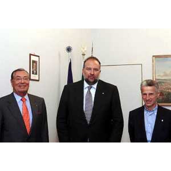 Riccardo Illy (Presidente Regione Friuli Venezia Giulia) e Roberto Cosolini (Assessore Regionale al lavoro, formazione, università e ricerca) incontrano Corrado Antonini (nuovo presidente di Assindustria) (Trieste, 21/06/05)