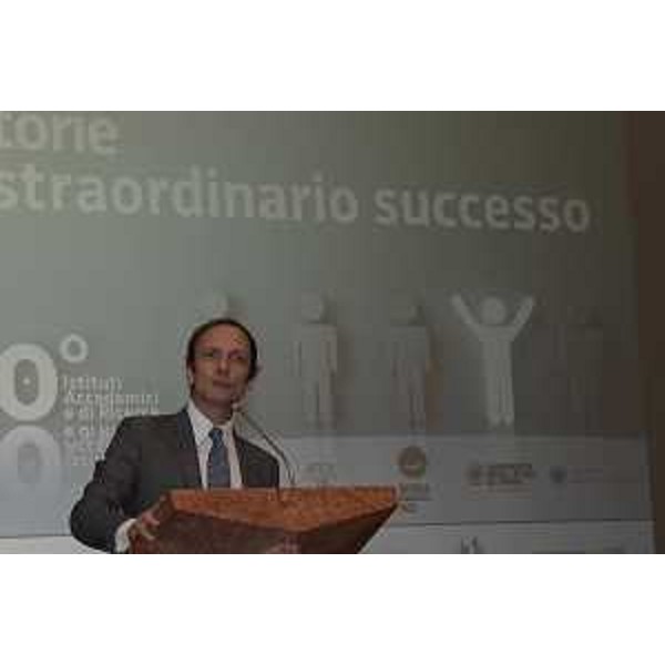 Il governatore Massimiliano Fedriga interviene nel corso della celebrazione, nel Duomo di Gemona, del Quarantennale della fondazione degli Enti scientifici regionali