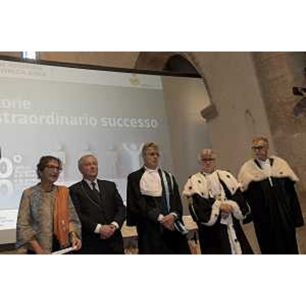 I presidenti e rettori dei cinque istituti intervenuti al Quarantennale della fondazione degli Enti scientifici regionali: da sx Cristina Ravaglia (Collegio del Mondo Unito), Sergio Paoletti (Area Science Park), Stefano Ruffo (Sissa), Alberto Felice De Toni (UniUd) e Maurizio Fermeglia (Università di Trieste)
