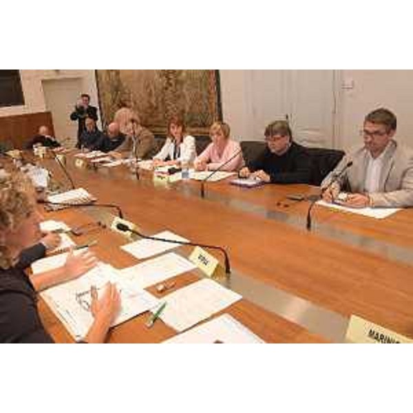 L'assessore regionale ad Autonomie locali e Politiche comunitarie, Pierpaolo Roberti, durante la riunione del Comitato istituzionale paritetico per i problemi della minoranza slovena