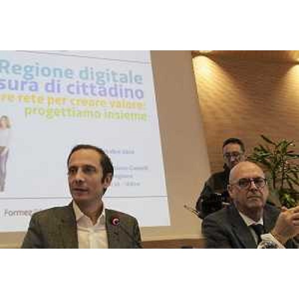 Il governatore del Friuli Venezia Giulia, Massimiliano Fedriga, e l'assessore regionale alla Semplificazione e Sistemi informativi, Sebastiano Callari, nel corso del convegno "Una Regione digitale a misura di cittadino", tenutosi a Udine