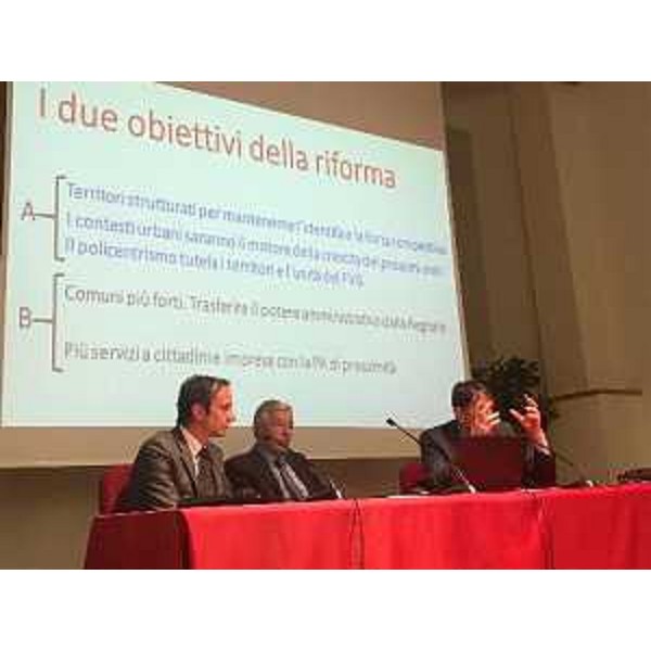 Il governatore del FVG, Massimiliano Fedriga, durante il dibattito sulle UTI a Pordenone