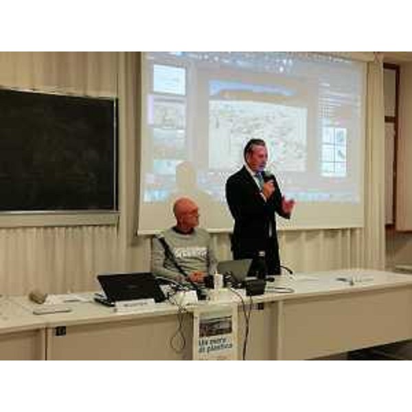 L'assessore FVG all'Ambiente, Fabio Scoccimarro, interviene alla presentazione del documentario Un Mare di Plastica