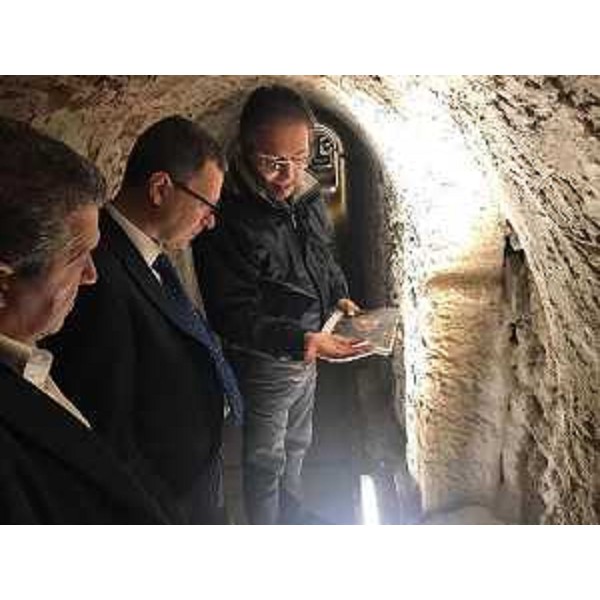 L’assessore regionale alle Risorse agroalimentari, forestali e ittiche, Stefano Zannier, con il sindaco di Palmanova, Francesco Martines e l’assessore comunale ai Bastioni, Luca Piani, nelle gallerie veneziane della cinta fortificata - Palmanova, 26 ottobre