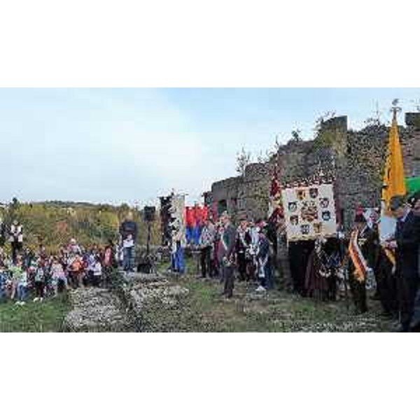 La cerimonia commemorativa al sacrario germanico di Pinzano al Tagliamento, presente una delegazione del comune austriaco di Griffen e dell'associazione Kameradschaftsbund della Carinzia.