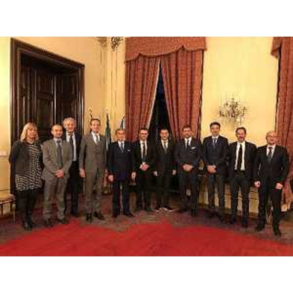 Il governatore FVG, Massimiliano Fedriga, con l'ambasciatore italiano a Praga, Francesco Saverio Nisio, e la delegazione della Camera di Commercio e dell'Industria Italo-Ceca (Camic) guidata dal presidente Gianfranco Pinciroli