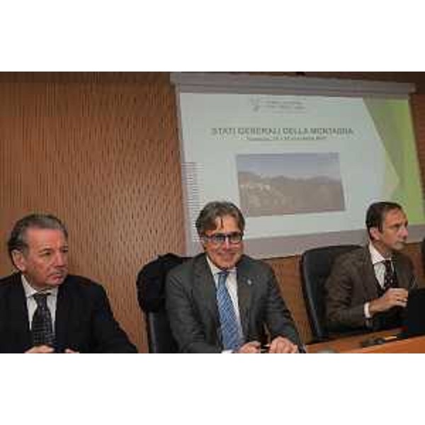 Il governatore Fedriga assieme agli assessori regionali Scoccimarro e Bini alla presentazione del manifesto per la montagna del Fvg