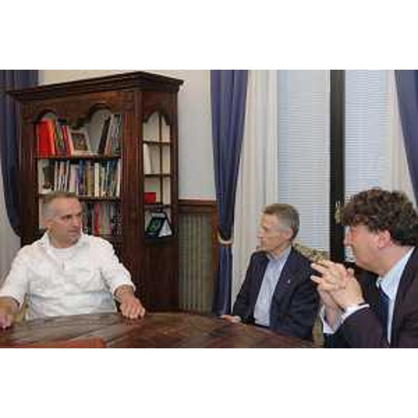 Riccardo Illy (Presidente Regione Friuli Venezia Giulia) incontra Flaviano Tonnellotto (Imprenditore immobiliare e Presidnete della Triestina Calcio) (Trieste, 16/06/05)