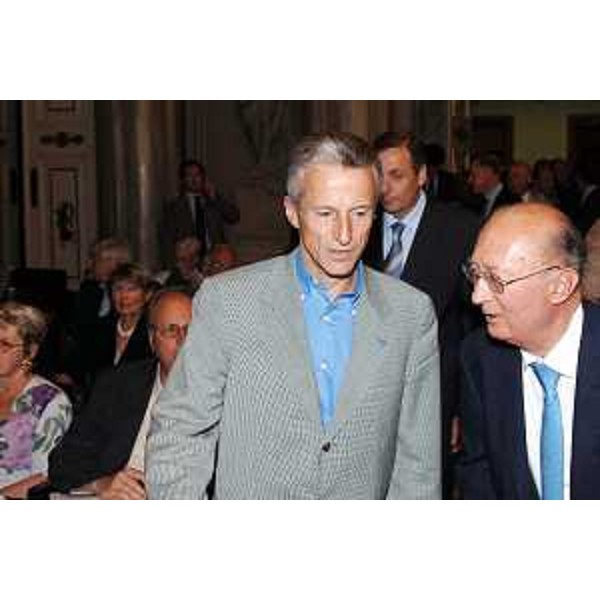 Riccardo Illy (Presidente Regione Friuli Venezia Giulia) con Carlo Appiotti (Presidente Friulcassa) alla cerimonia di inaugurazione di un nuovo sportello a Trieste (01/01/06)