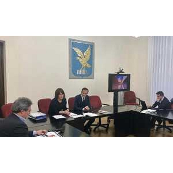 Il governatore del Friuli Venezia Giulia, Massimiliano Fedriga, e l'assessore al Lavoro, Alessia Rosolen, durante la conferenza stampa sulle Politiche attive del lavoro.
