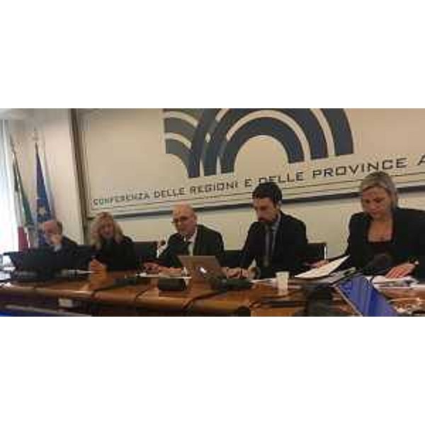 L'assessore FVG ai Sistemi informativi, Sebastiano Callari (al centro nella foto), presenzia alla commissione Agenda Digitale nell'ambito della Conferenza Regioni