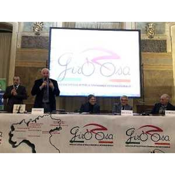 L’assessore regionale Sergio Emidio Bini a Udine alla presentazione delle tappe friulane del 30. Giro Rosa