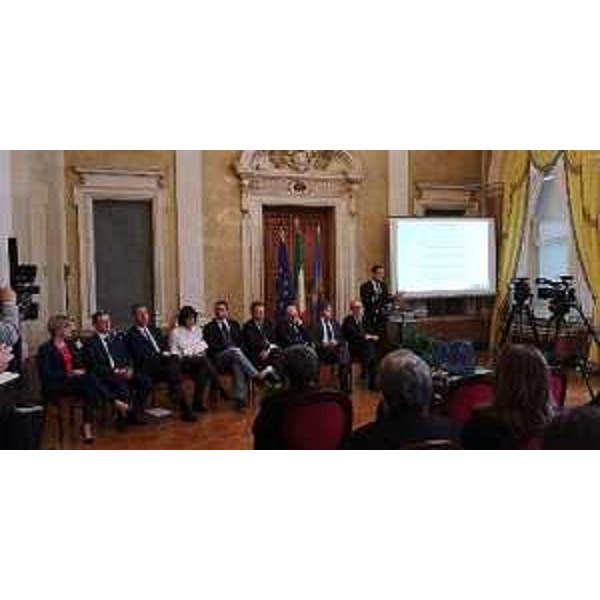Il presidente Fedriga insieme agli assessori alla conferenza stampa di fine anno