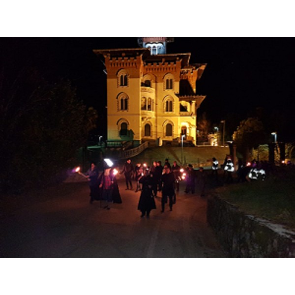 Il corteo verso il Pignarul grant a Tarcento.