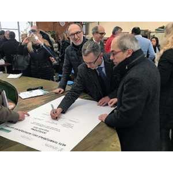 Il vicepresidente del FVG Riccardo Riccardi con l'assessore alle Risorse agroalimentari Stefano Zannier alla cerimonia dell'avvio attività Centro provinciale di documentazione e formazione sull'agricoltura sociale di San Vito al Tagliamento (Pn