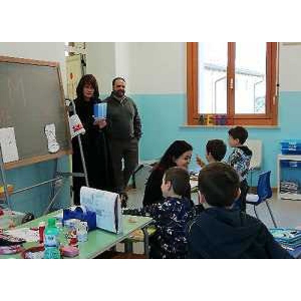 L'assessore regionale all'Istruzione Alessia Rosolen nella visita agli istituti scolastici della Valcanale.