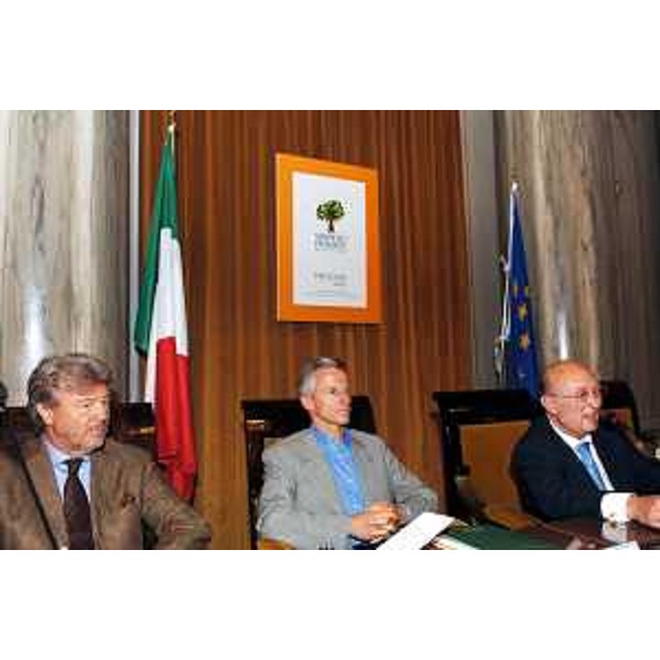 Riccardo Illy (Presidente Regione Friuli Venezia Giulia) con Carlo Appiotti (Presidente Friulcassa) alla cerimonia di inaugurazione di un nuovo sportello a Trieste (01/01/06)