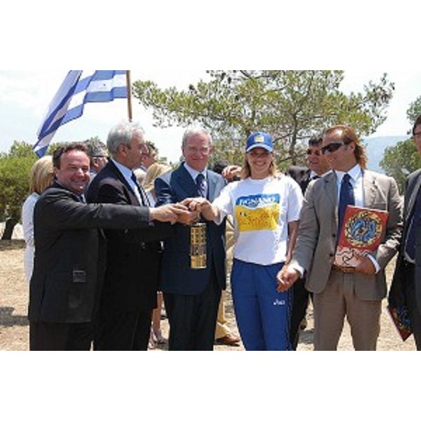 Piergiorgio Baldassini (segretario generale CONI Friuli Venezia Giulia), Elisabetta Marin (giavellottista del Cus Trieste), Silvano Delzotto (Sindaco di Lignano), Emilio Felluga (presidente del Comitato organizzatore di "Lignano 2005") e Giovanni Iermano (Assessore comunale allo Sport di Lignano) (Atene, 13/06/05)
