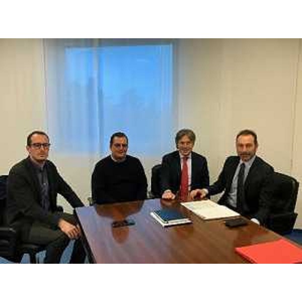 L'assessore al Turismo del Friuli Venezia Giulia, Sergio Emidio Bini, insieme al direttore generale di PromoturismoFvg, Lucio Gomiero, con il sindaco e il vicesindaco di Grado, Dario Raugna e Matteo Polo