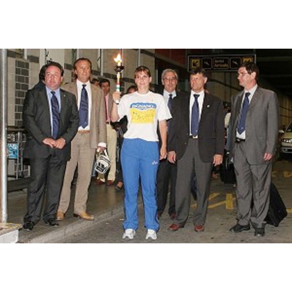 Piergiorgio Baldassini (segretario generale CONI Friuli Venezia Giulia), Elisabetta Marin (giavellottista del Cus Trieste), Silvano Delzotto (Sindaco di Lignano) e Giovanni Iermano (Assessore comunale allo Sport di Lignano) a Ronchi dei Legionari (Atene, 13/06/05)