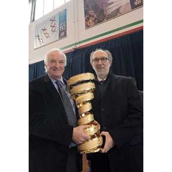 Il vicegovernatore del Friuli Venezia Giulia Riccardo Riccardi con Enzo Cainero project manager delle tappe fvg del Giro
