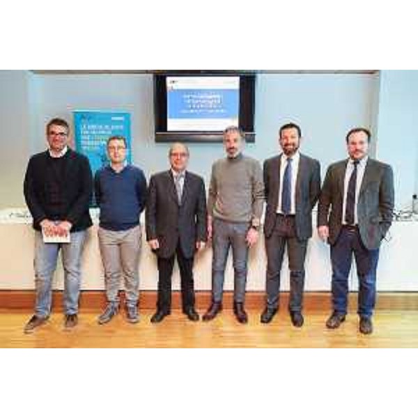 L'assessore regionale alle Autonomie locali Pierpaolo Roberti alla presentazione del nuovo modello gestionale dello Sportello regionale per la lingua friulana assieme al presidente di ARLeF Eros Cisilino e il vicesindaco di Gorizia Stefano Ceretta.