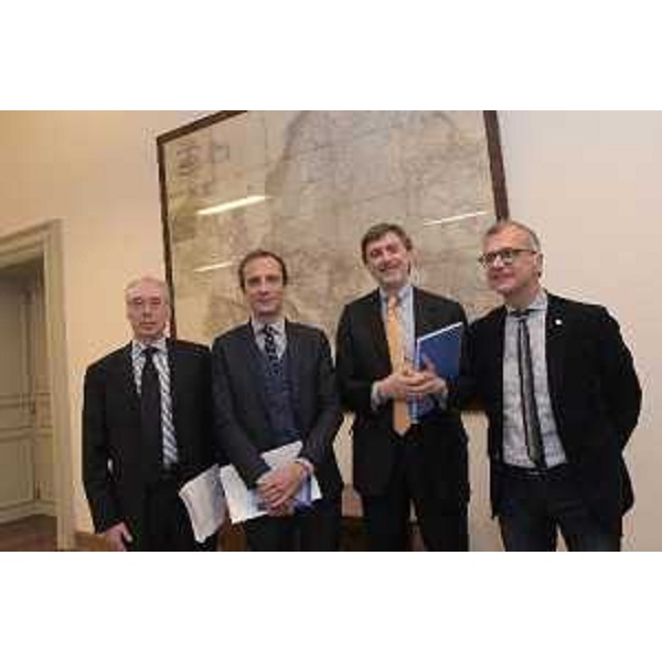 Il governatore del Friuli Venezia Giulia Massimiliano Fedriga alla presentazione del libro “I padroni del caos”, del professor Renato Cristin (primo a sinistra nella foto). Con Fedriga il presidente della Regione Abruzzo Marco Marsilio e il presidente del Consiglio regionale del Friuli Venezia Giulia Piero Mauro Zanin